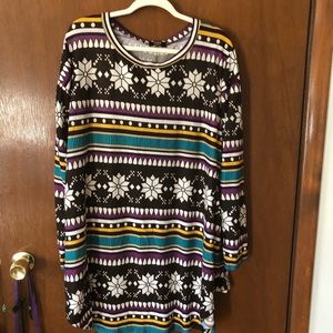 Women’s plus size tunic. Long sleeve and it has POCKETS!